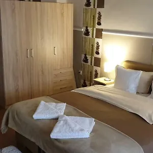 Апартаменты Jokai Family Apartman